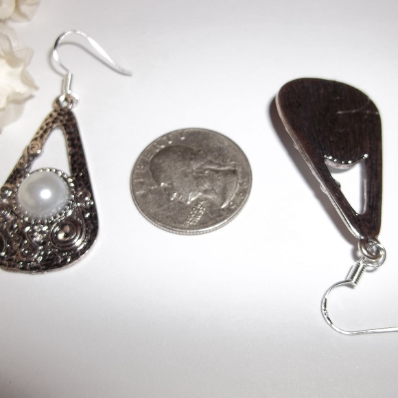 Dark Silver & White Pearl Statement Earrings Dangle Drop Costume Jewelry 1910 - Picture 2 of 8